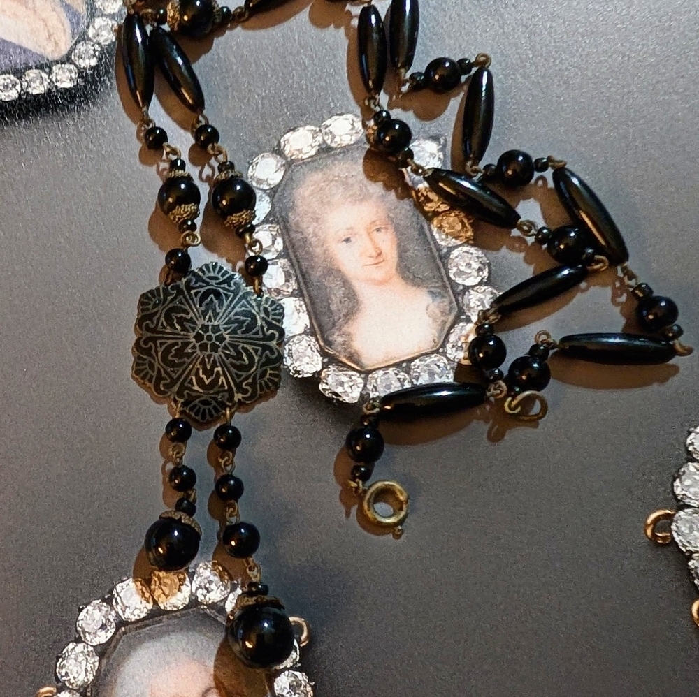 Victorian Era Whitby Jet & Enamel Antique Mourning Necklace - Picture 5 of 6